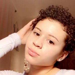 Meet your Posher, Mya